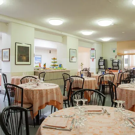 Azzurra 西尼加利亚